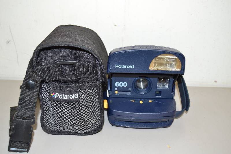 lot 135 image: Polaroid Camera
