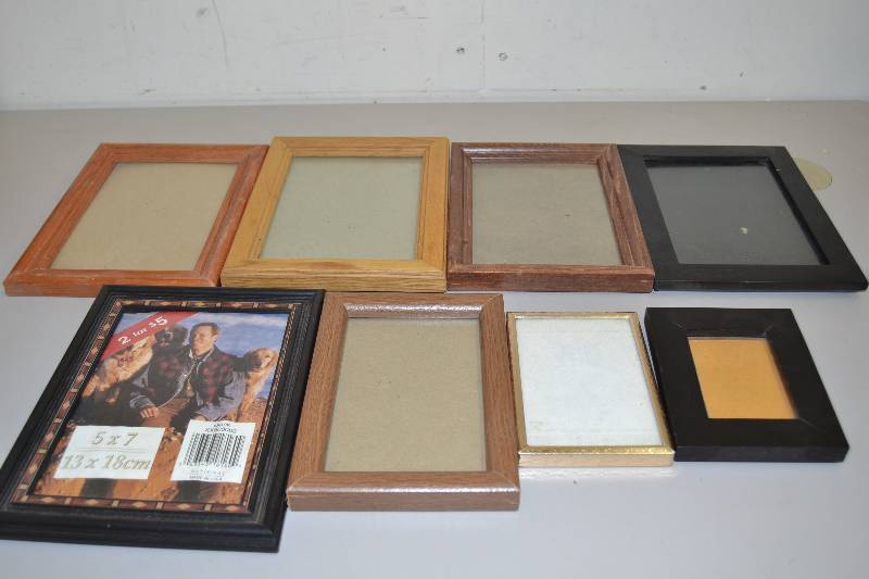 lot 140 image: Picture frames