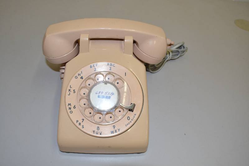 lot 141 image: Vintage rotary phone