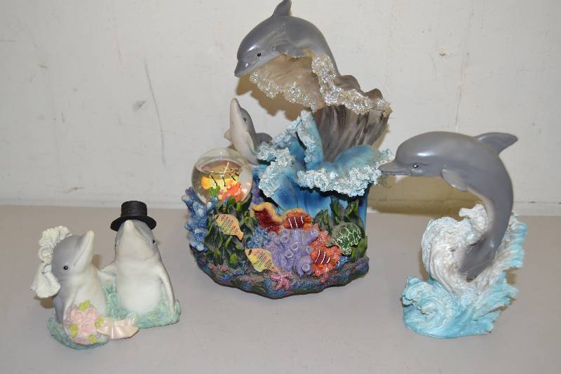 lot 145 image: Dolphins