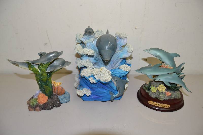 lot 146 image: Dolphin Collectables