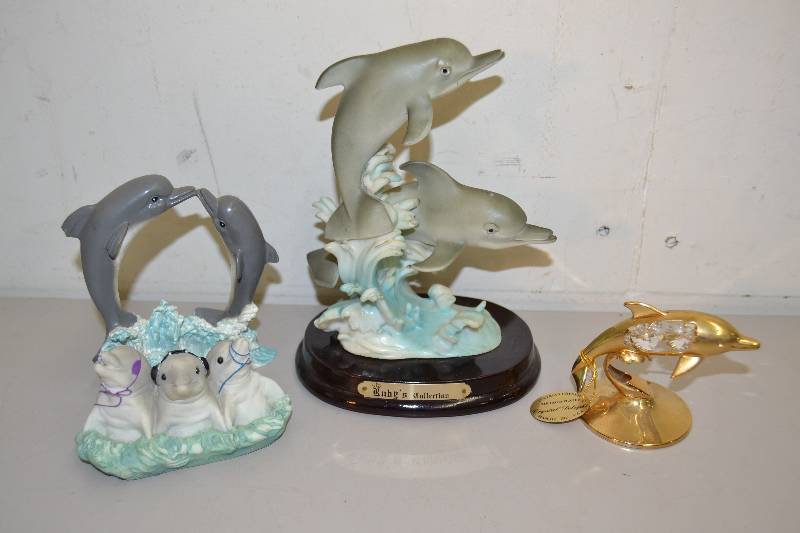 lot 147 image: Dolphins