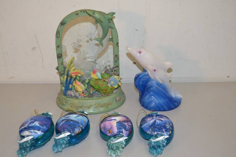 lot 152 image: Dolphins