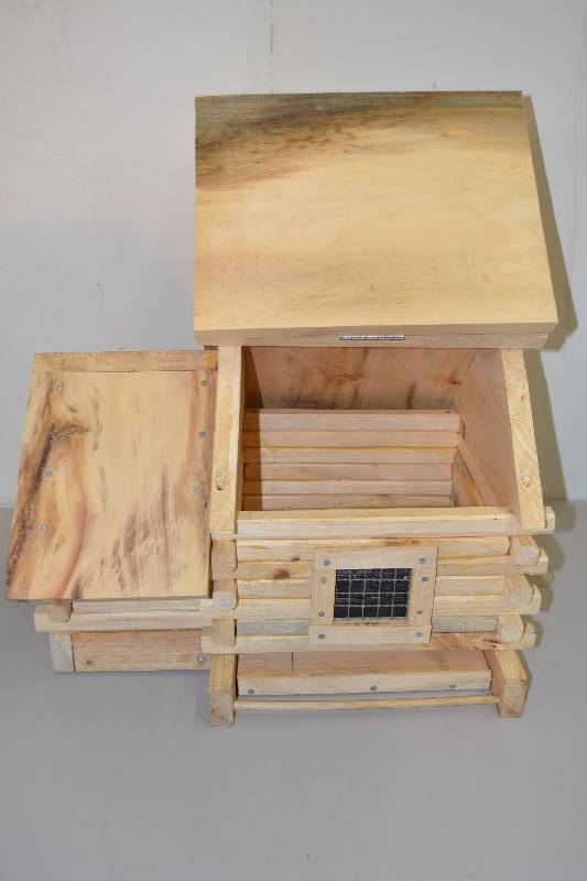 lot 156 image: Bird House and feeder