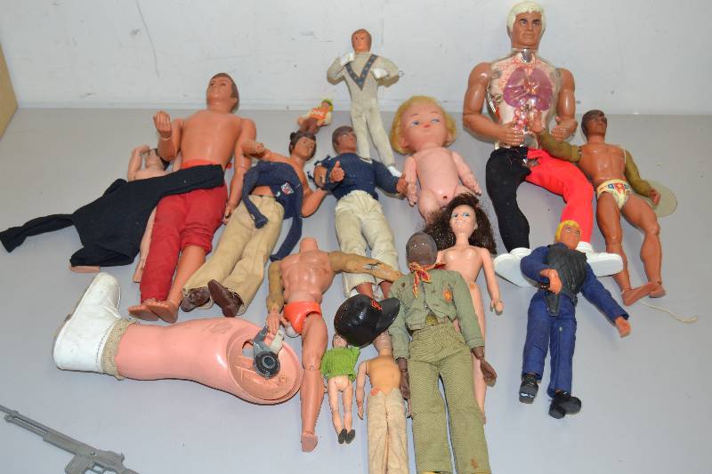 lot 158 image: Vintage Dolls