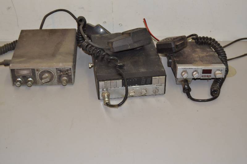 lot 190 image: CB Radios