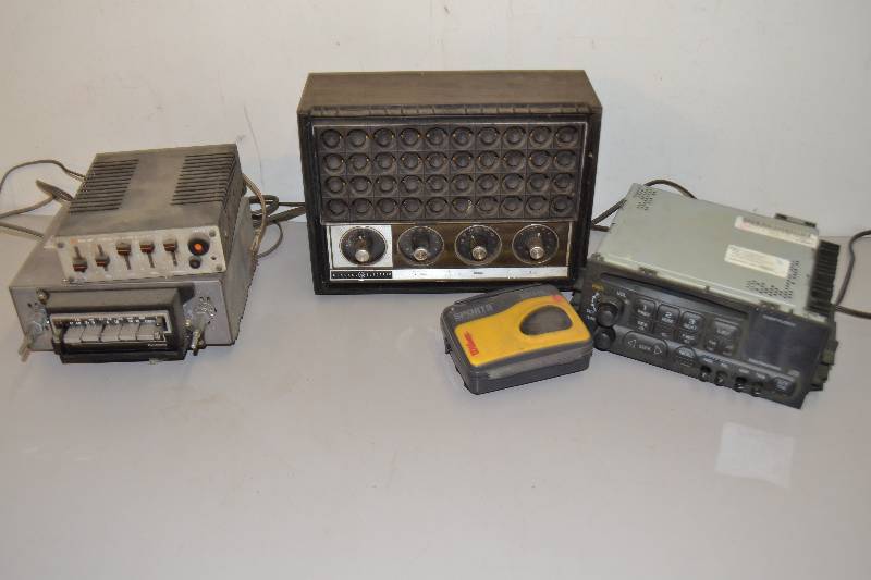 lot 191 image: Radios