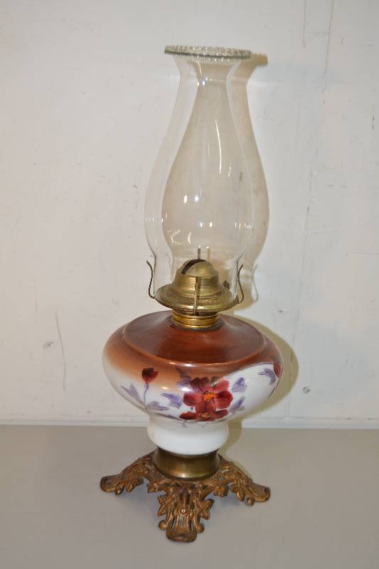 lot 8 image: Kerosene Lamp