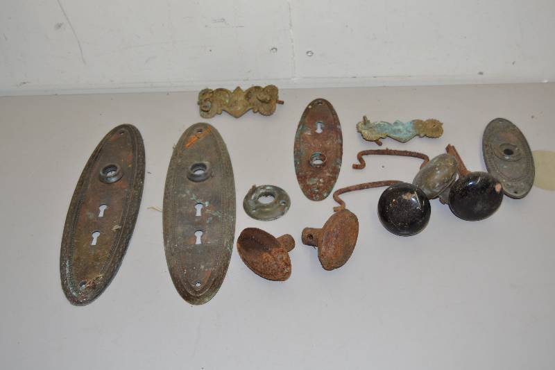 lot 21 image: Vintage Antique Door handle parts