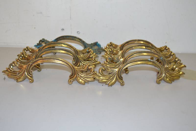 lot 22 image: Vintage Handle Set