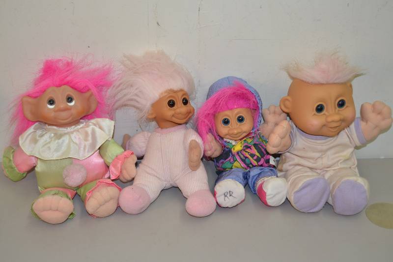 lot 28 image: Trolls