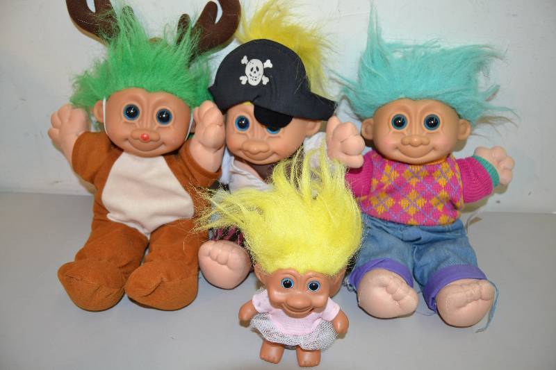 lot 29 image: Trolls
