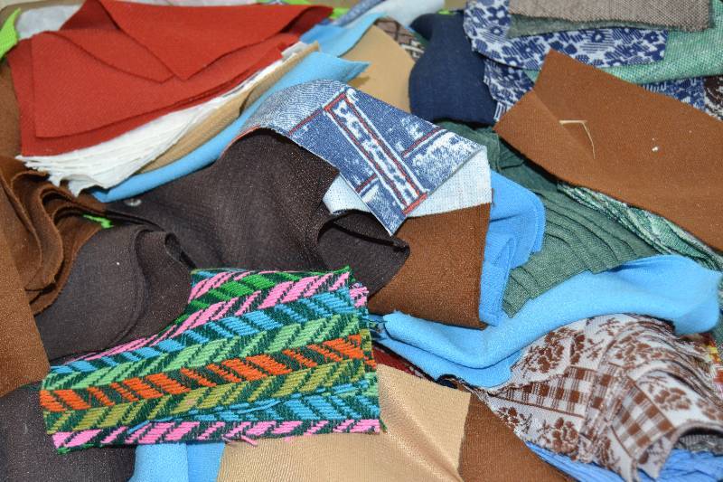 lot 32 image: Quilt Fabric Squares