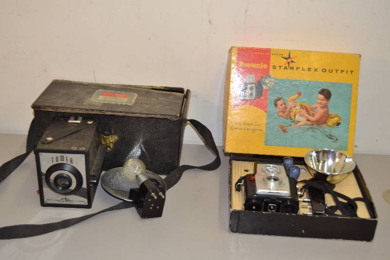 lot 34 image: Vintage Cameras