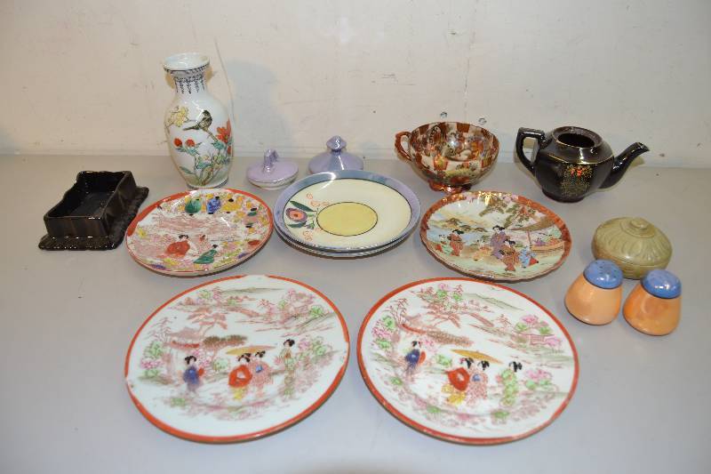 lot 38 image: Oriental collectibles