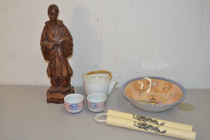 lot 39 image: Oriental items