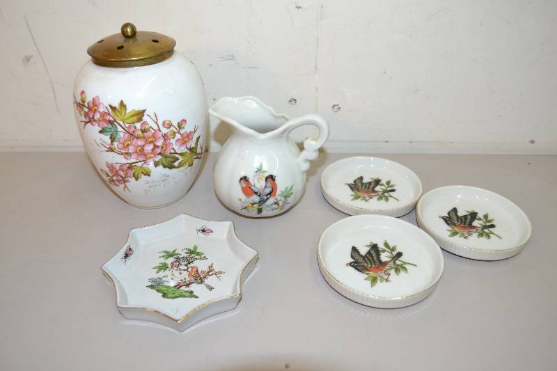 lot 40 image: Oriental items