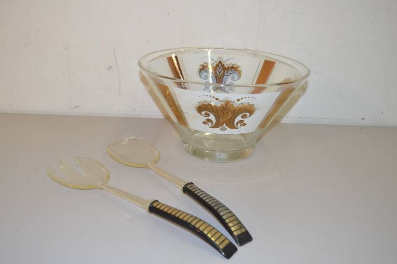 lot 42 image: Vintage Salad Bowl