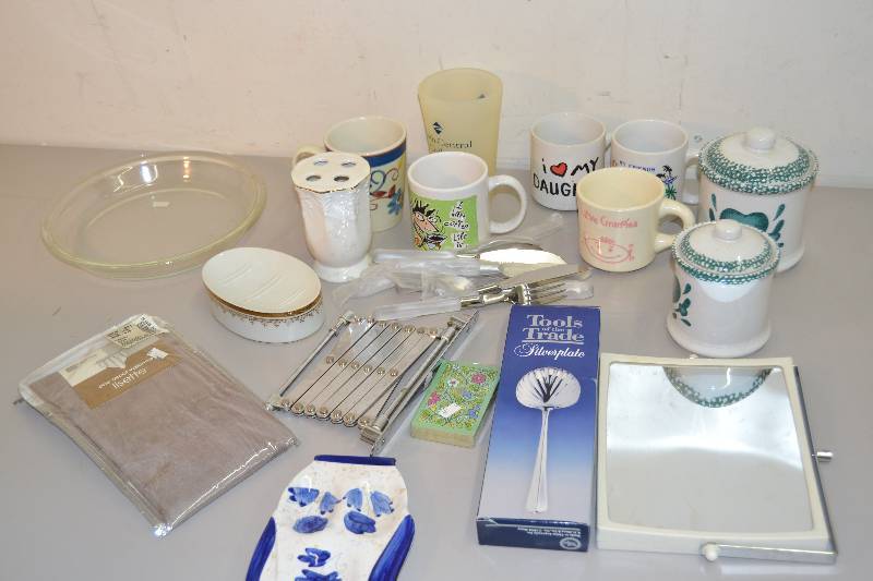 lot 49 image: Kitchen Items
