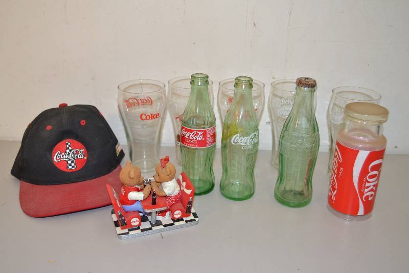 lot 52 image: Coca-Cola Items