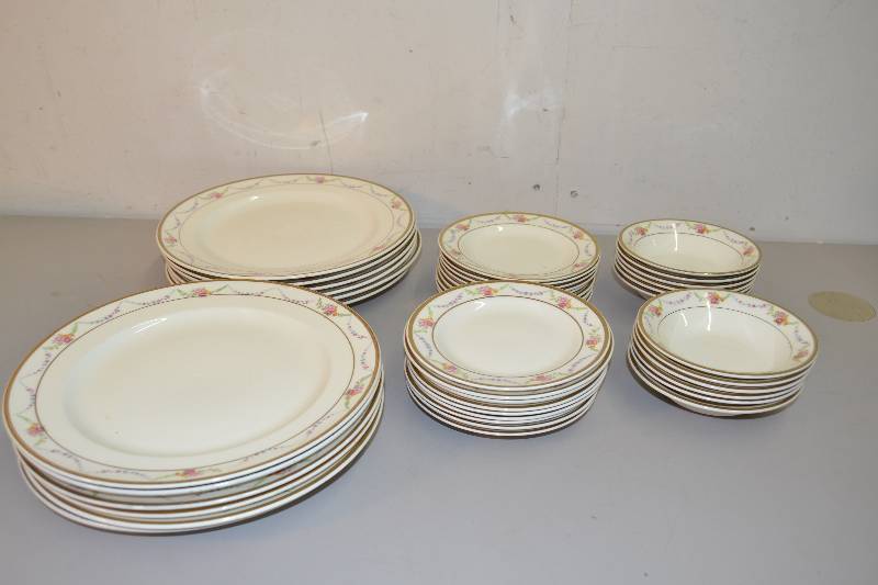 lot 55 image: Edwin Knowles China CO Plates
