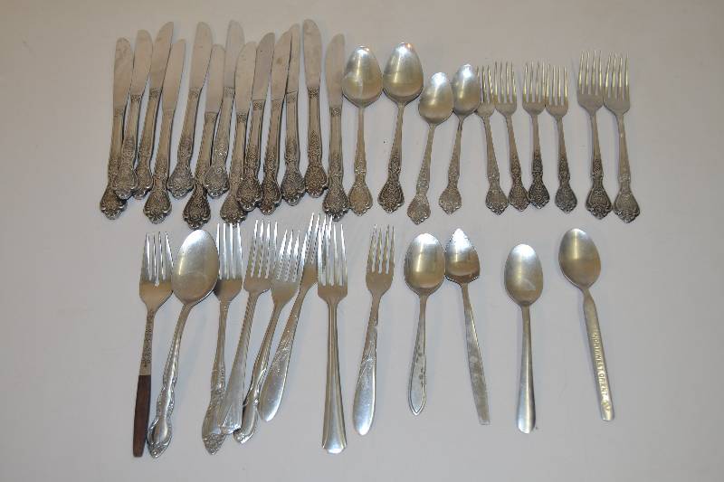 lot 61 image: Flatware
