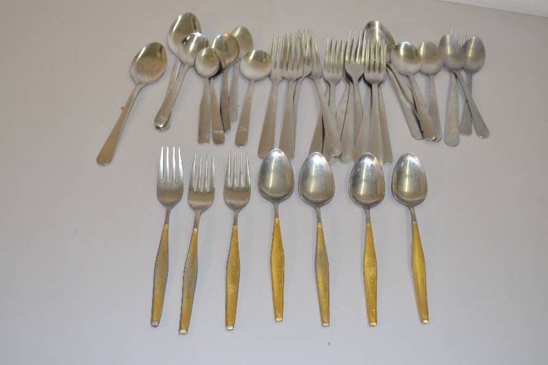lot 62 image: Flatware