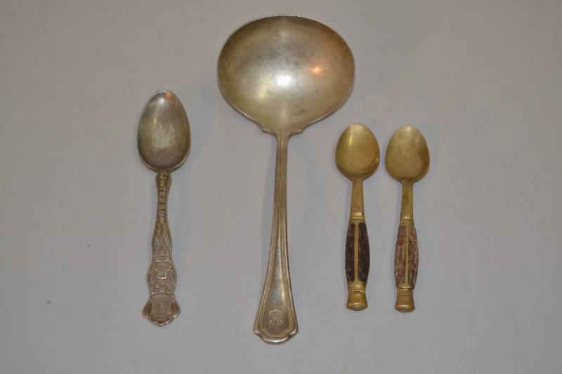 lot 63 image: Vintage Flatware
