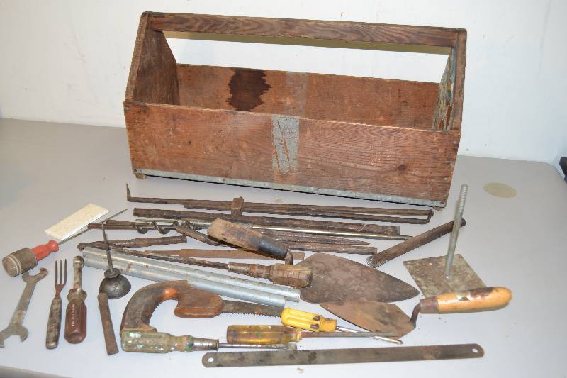 lot 64 image: Tools Wood tool box.