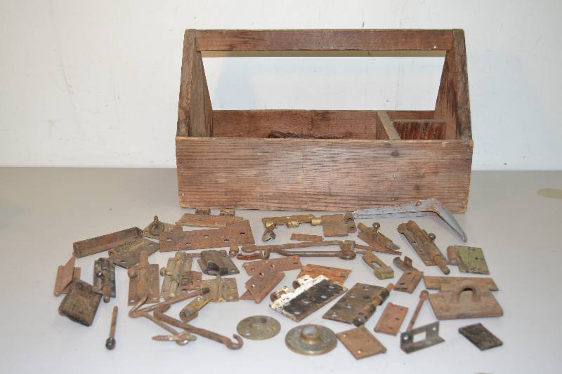 lot 65 image: Wood Tool box Door accessories