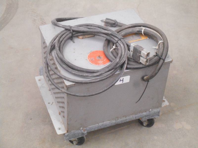 lot 4 image: LaMarche A7E-60-6L Industrial Charg...