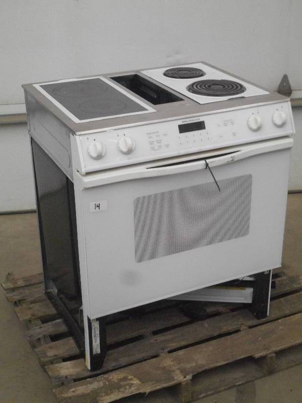 lot 14 image: Jenn-Air Electric Range, 4-Burner, ...