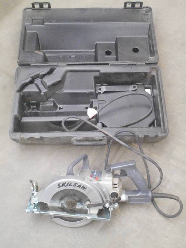 lot 41 image: Skilsaw 7.25 Worm-Drive Saw With C...