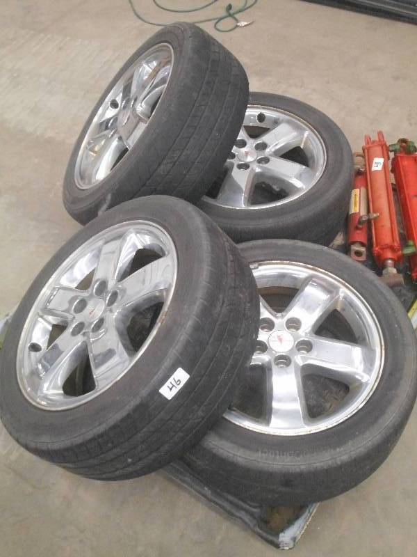 lot 46 image: (4) Pontiac G6 Wheels With 225501...