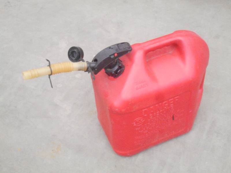 lot 51 image: 5-Gallon Plastic Gas Can ...
