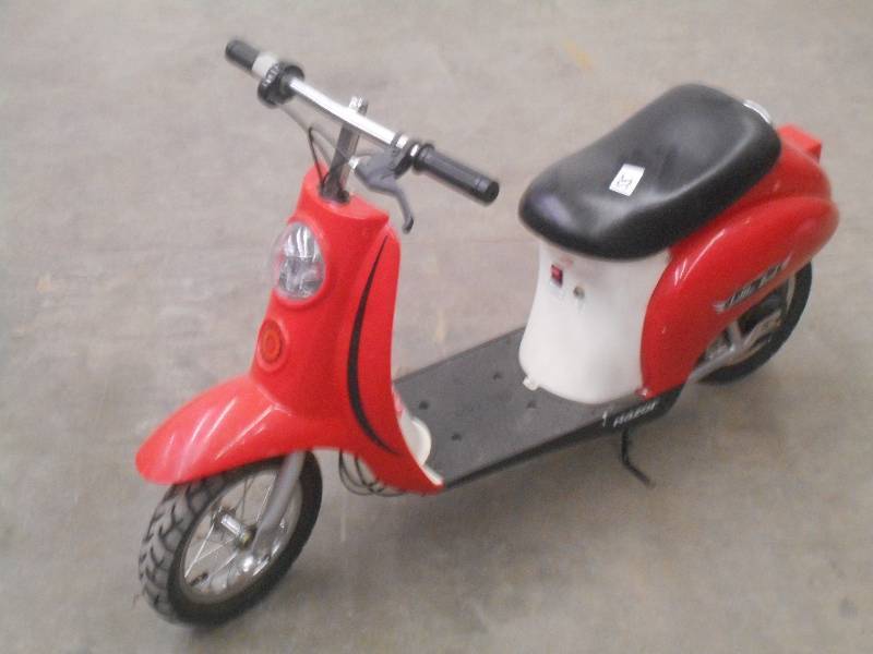 little red razor scooter