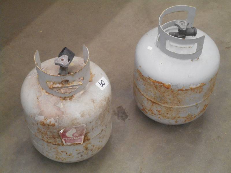 lot 60 image: (2) 20# LP Tanks ...
