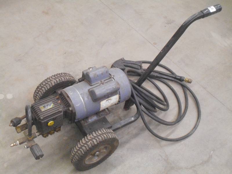 lot 64 image: 120Volt 2HP Electric Pressure Washe...