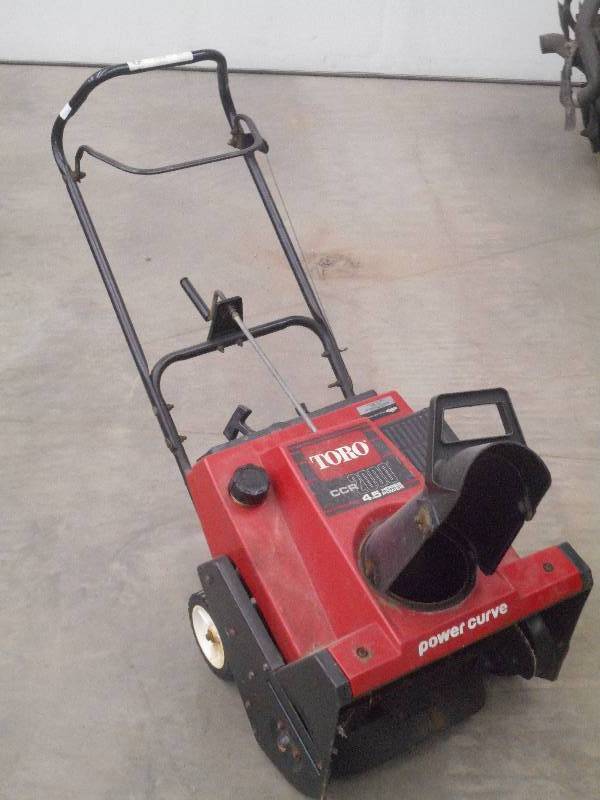 lot 72 image: Toro CCR2000 4HP Snowblower, Runs &...