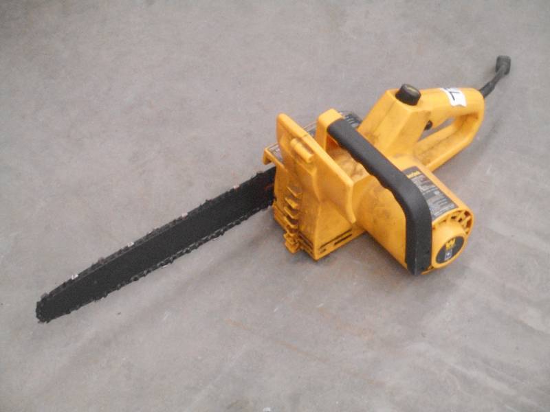 lot 73 image: Wen 14 Electric Chainsaw ...