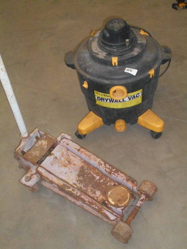 lot 102 image: (1) Beast Floor Jacl (Doesnt Lift...
