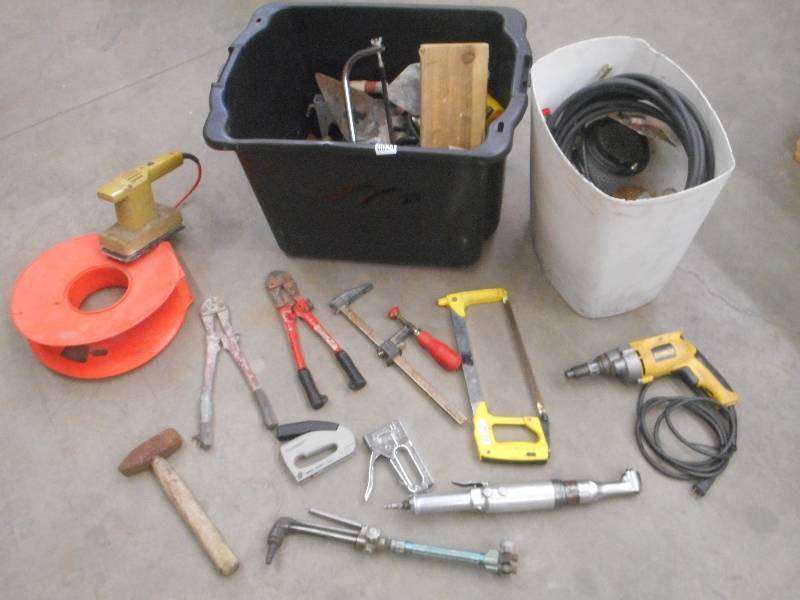 lot 110 image: Tote Of Assorted Hand Tools, Hydra...