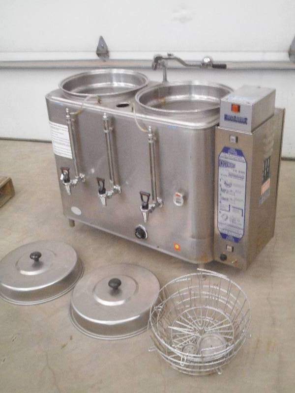 lot 122 image: Cecilware FE-200 Electric Coffee Ur...