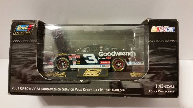 lot 10 image: Revell Collectibles 143rd Scale #3 Chevrolet Goodwrench 2001 OreoGM Goodwrench Service Plus Chevrolet Monte Carlo