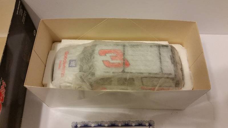 lot 71 image: Brookfield Collectors Guild 2003 124th Scale #3 Dale Earnhardt Silver Select Chevrolet Suburban