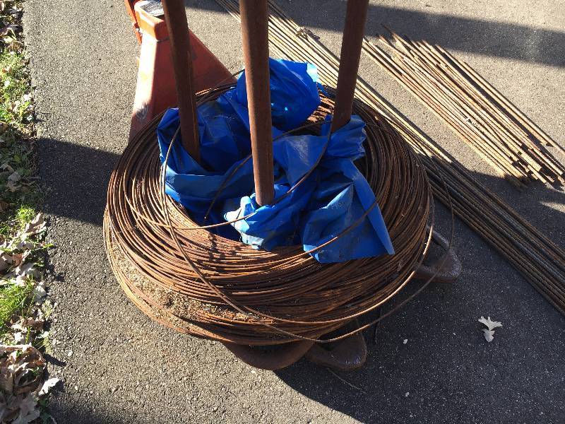 lot 35 image: Lot of Rebar, Spool of Wire & misc concrete tools