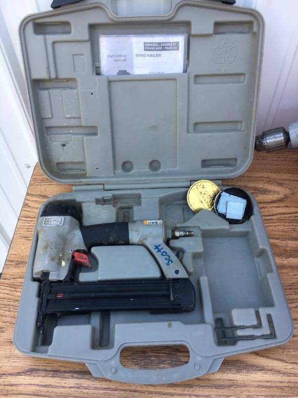 lot 4 image: Porta Cable Brad Nailer