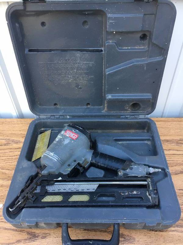 lot 8 image: Senco Nailer