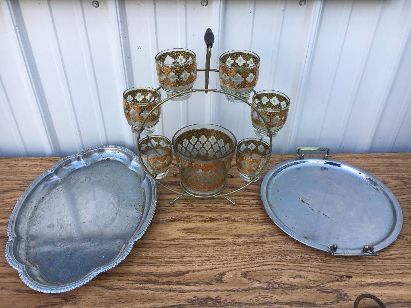 lot 14 image: Drink Carousel w Serving Tray