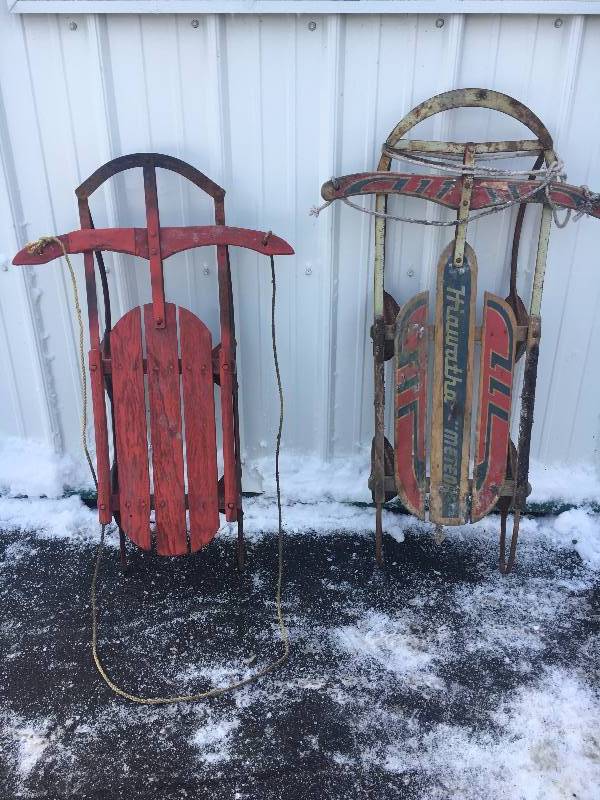 lot 21 image: Vintage Sleds